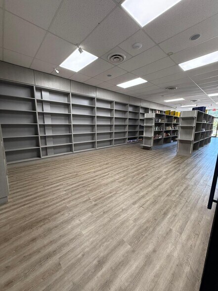 More Photos Of 270 St. Claire Dr, Alpharetta Unknown For Lease