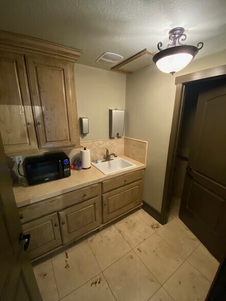 More Photos Of 6412 S 900 E, Murray Office For Lease