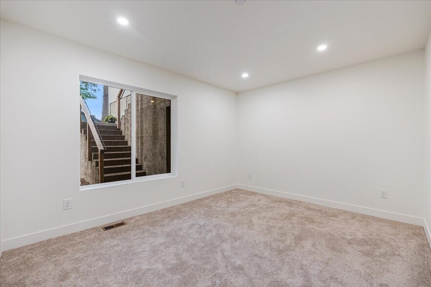More Photos Of 520 Columbia St, Cathlamet Apartments For Sale