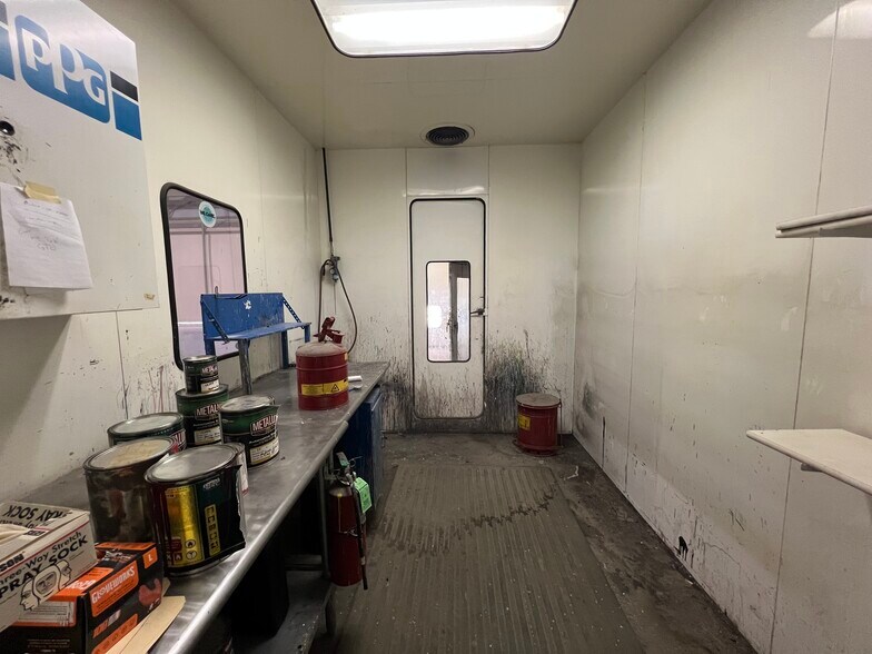 More Photos Of 202 N. Sixth St, Altamont Industrial For Sale