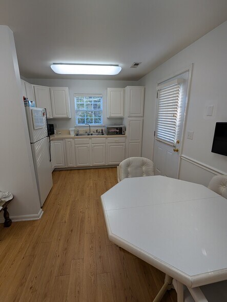 More Photos Of 4816 Greenwood Rd, Louisville Medical For Lease