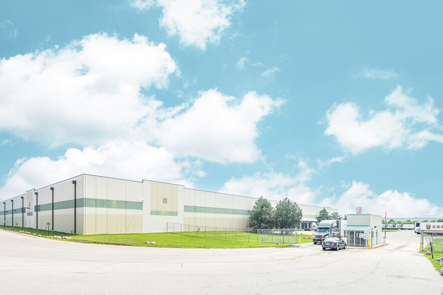 More Photos Of 2380 Sullivan Rd, Aurora Manufacturing For Lease