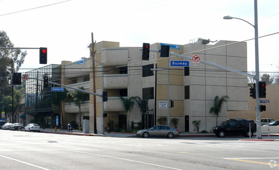 Primary Photo Of 6047 Tampa Ave, Tarzana Office For Lease