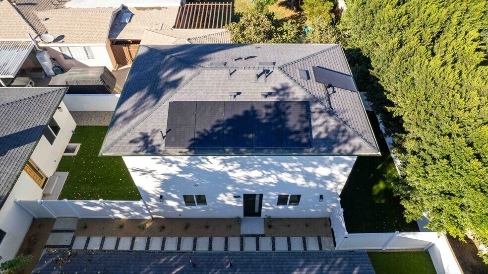 More Photos Of 6842 Cedros Ave, Van Nuys Apartments For Sale