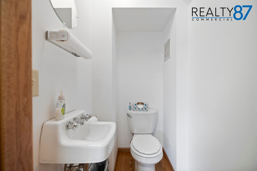 More Photos Of 448 7th Ave, Marion Office For Sale