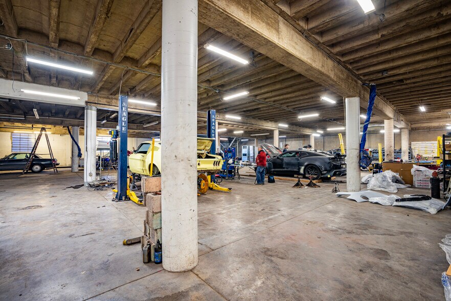 More Photos Of 1204 Powhattan St, Dallas Industrial For Sale