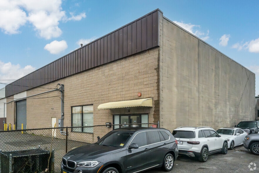 Primary Photo Of 345 W Merrick Rd, Valley Stream Warehouse For Lease