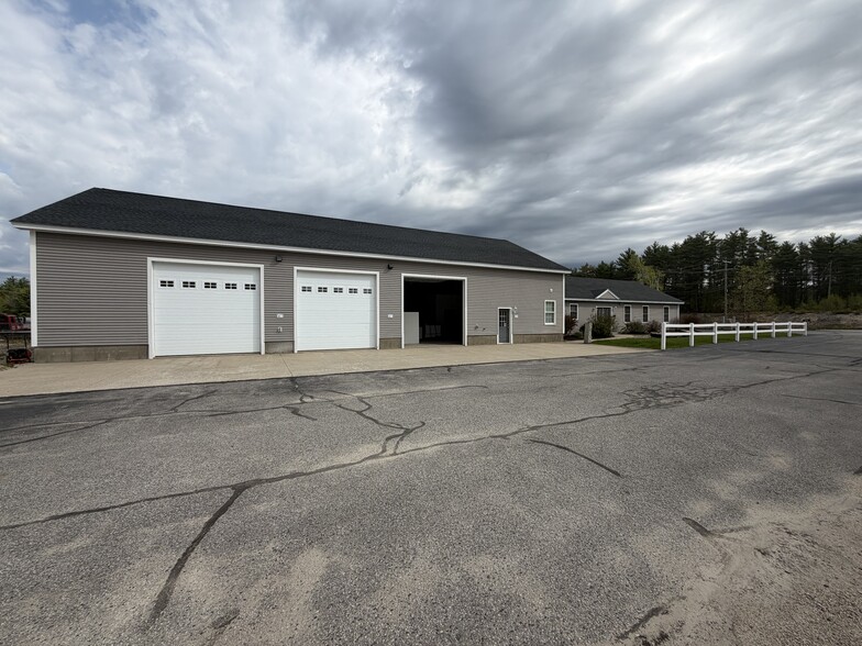 More Photos Of 1667 White Mountain Hwy, Sanbornville Showroom For Lease