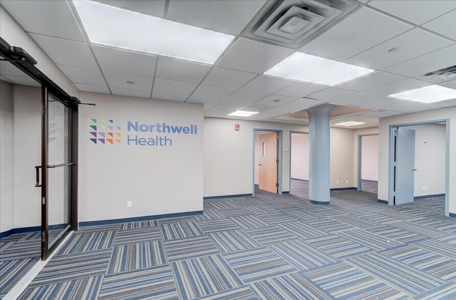 More Photos Of 1 Edgewater St, Staten Island Office For Lease