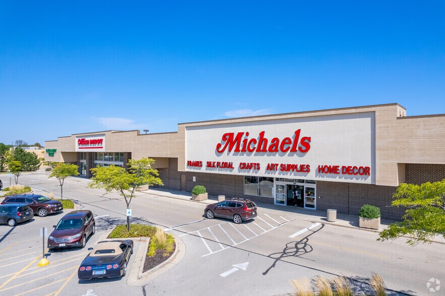 More Photos Of 9124-9200 N Green Bay Ave, Brown Deer Storefront For Lease