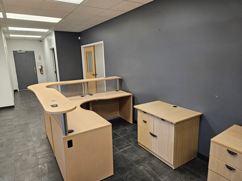 More Photos Of 9333 37 Av NW, Edmonton Flex For Lease
