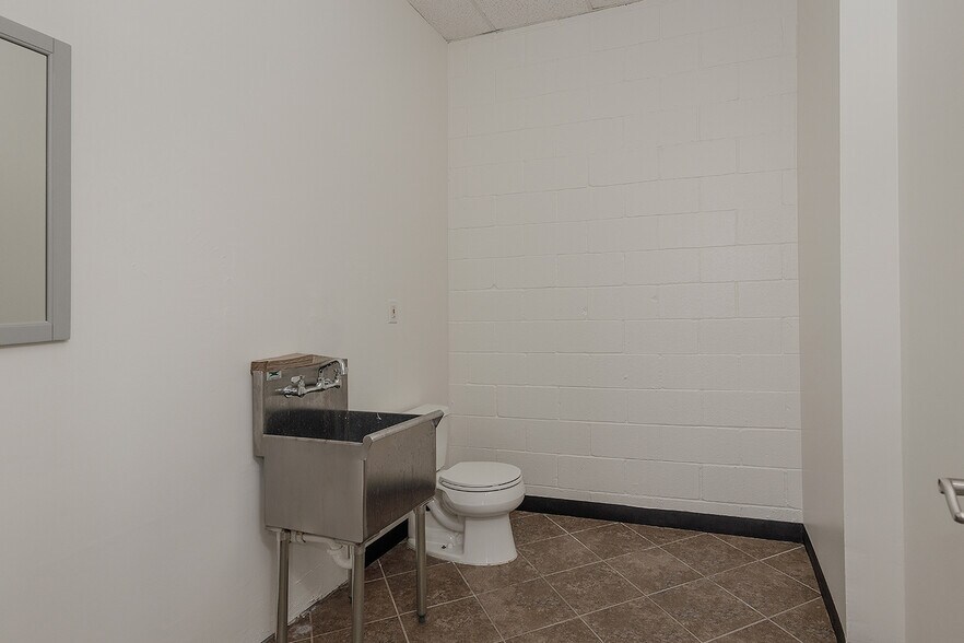 More Photos Of 4700-4750 Fm-2920, Spring Unknown For Lease