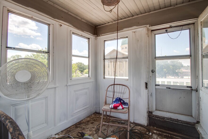 More Photos Of 212 E Main St, Carlinville Office Residential For Sale