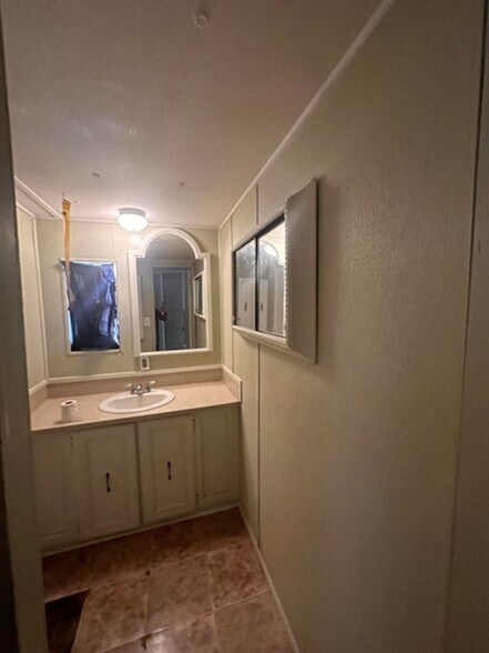 More Photos Of 325 Vernon St, New Llano Land For Sale