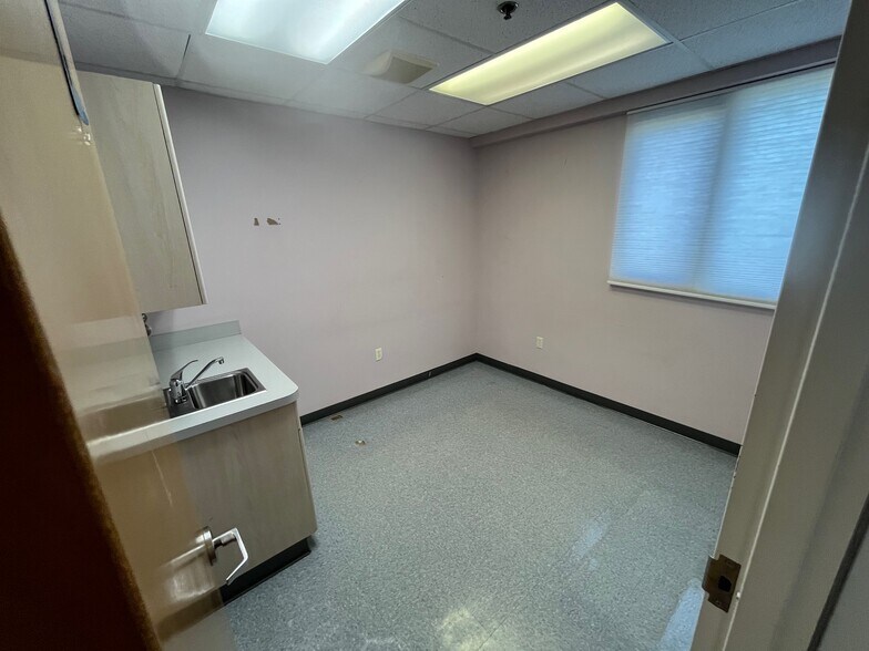 More Photos Of 42 Locust Ave, Wallington Medical For Lease