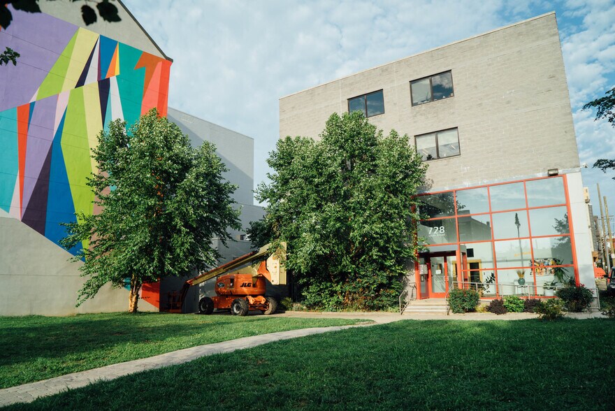 More Photos Of 728 S Broad St, Philadelphia Office For Sale