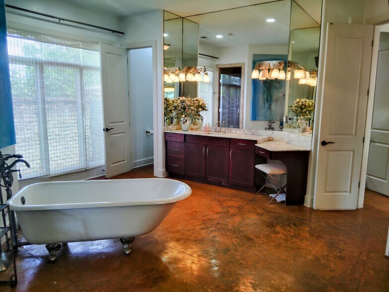 More Photos Of 120 Founders Ln, Memphis Specialty For Sale