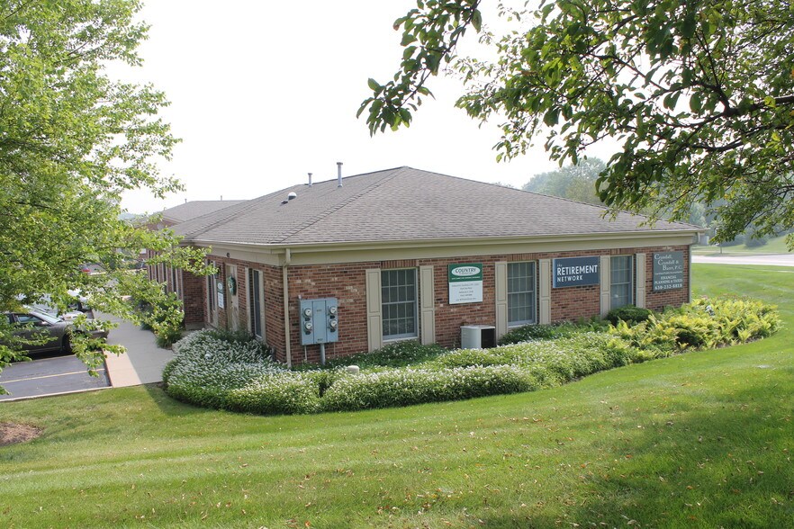 More Photos Of 421-425 Williamsburg Dr, Geneva Medical For Lease