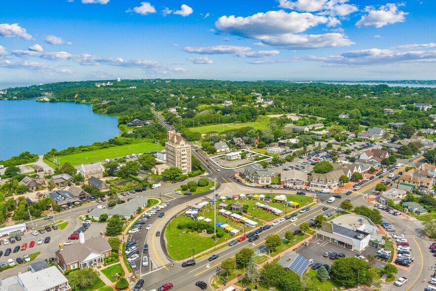 More Photos Of 63 S Euclid Ave, Montauk Restaurant For Sale