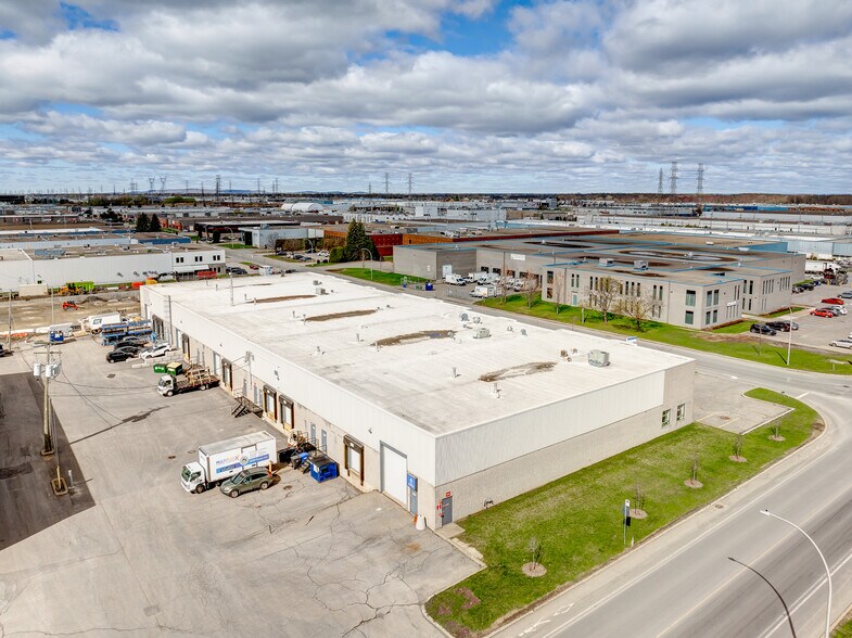 More Photos Of 894-930 Rue Bergar, Laval Warehouse For Lease