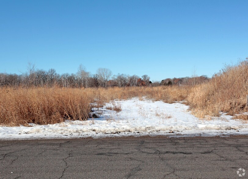 More Photos Of 421-449 Commerce Dr, Woodbury Freestanding For Lease