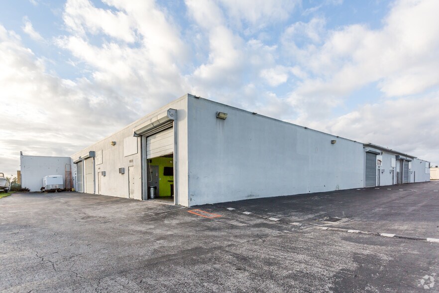 More Photos Of 10810-10814 SW 188th St, Miami Warehouse For Lease