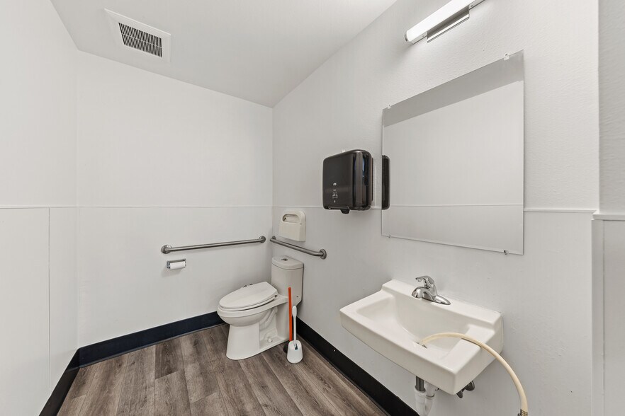 More Photos Of 23282 Peralta Dr, Laguna Hills Warehouse For Sale