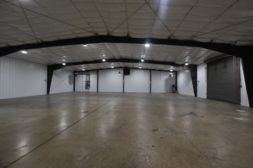 More Photos Of 1133 E Main St, Chattanooga Light Distribution For Lease