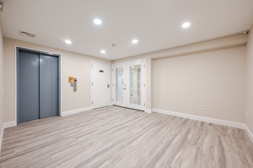 More Photos Of 4 Weber Ave, Malverne Storefront Retail Office For Lease