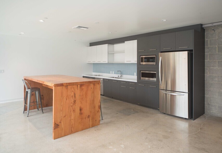 More Photos Of 5870 W Jefferson Blvd, Los Angeles Unknown For Lease