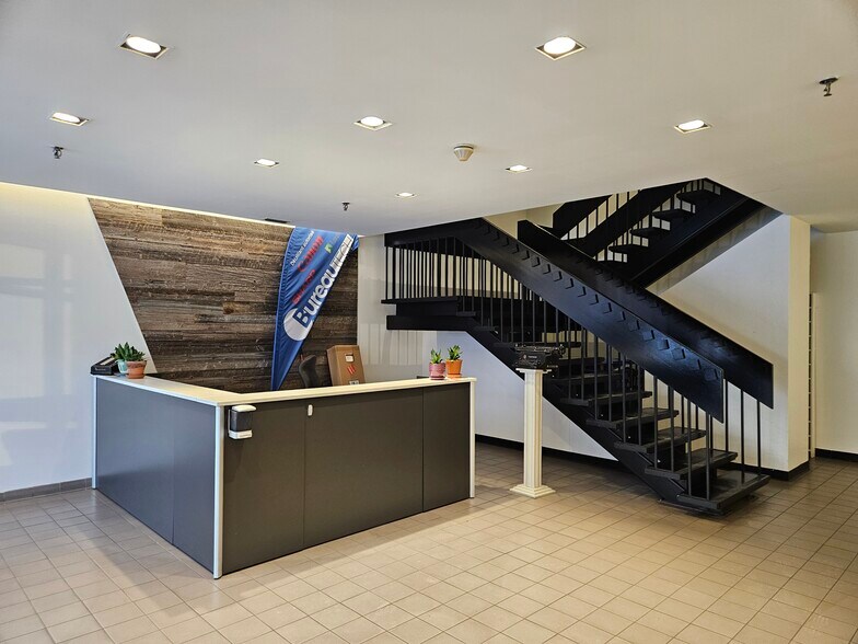 More Photos Of 7875 Rte Transcanadienne, Montréal Warehouse For Lease