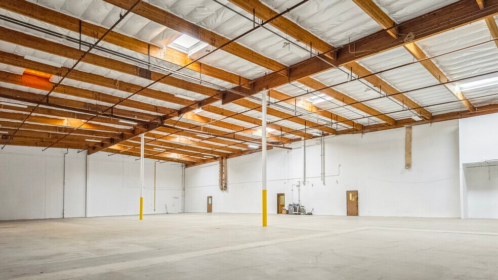 More Photos Of 850 Flynn Rd, Camarillo Manufacturing For Sale