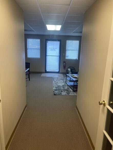 More Photos Of 1305 10th Ave, Calera Unknown For Lease