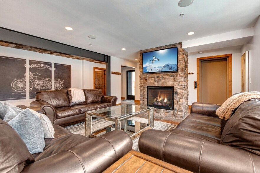 More Photos Of 1469 Woodside Ave, Park City Lodge Meeting Hall For Sale