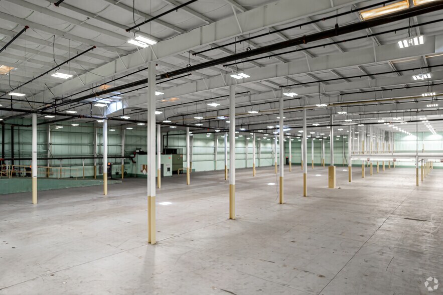 More Photos Of 215 Moody Rd, Enfield Manufacturing For Lease