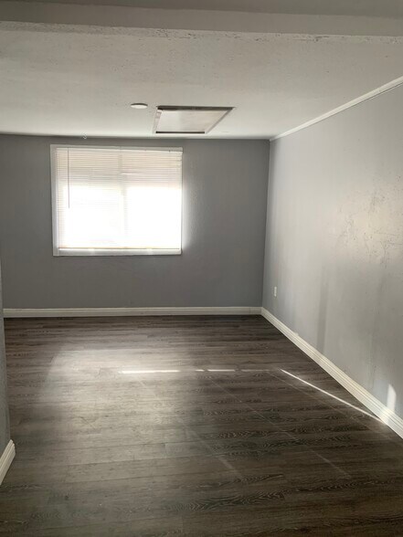 More Photos Of 701 E Balboa Blvd, Newport Beach Storefront Retail Residential For Lease
