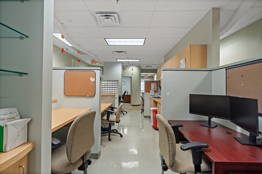 More Photos Of 192 Route 117 by Pass Rd, Bedford Hills Storefront For Lease