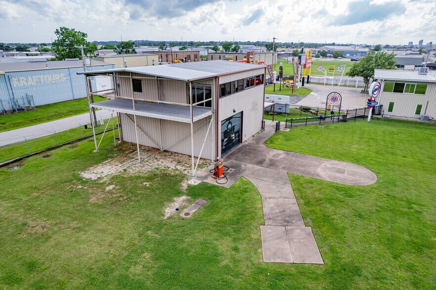 More Photos Of 10115 E 45th Pl, Tulsa Service For Sale