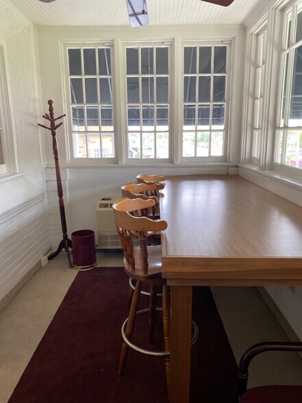 More Photos Of 8949 Manchester Rd, Brentwood Freestanding For Lease