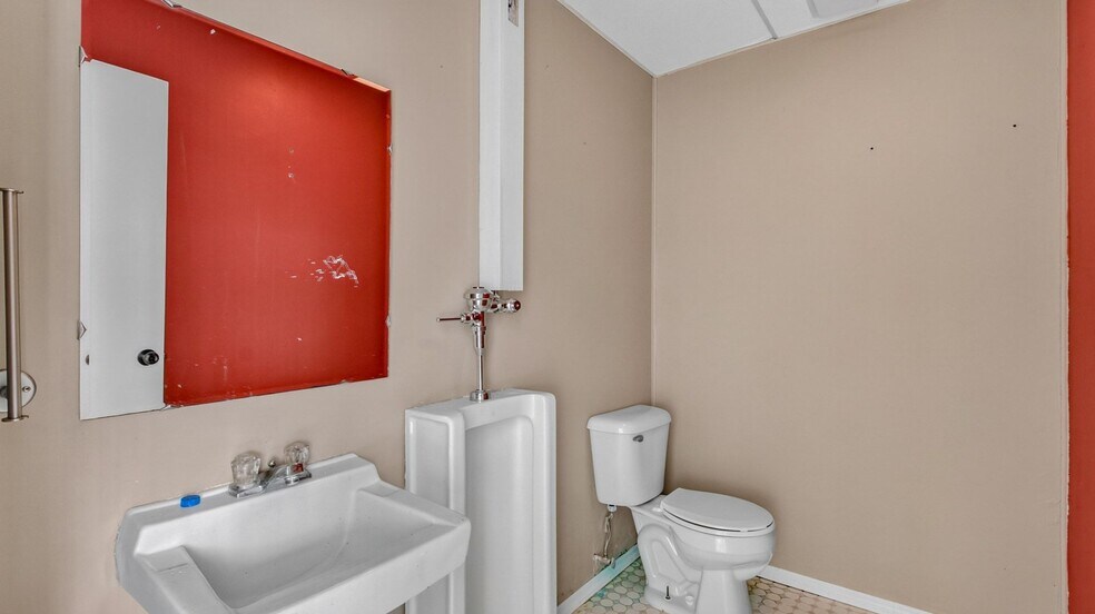 More Photos Of 110 W 2nd St N, Ladysmith General Retail For Sale