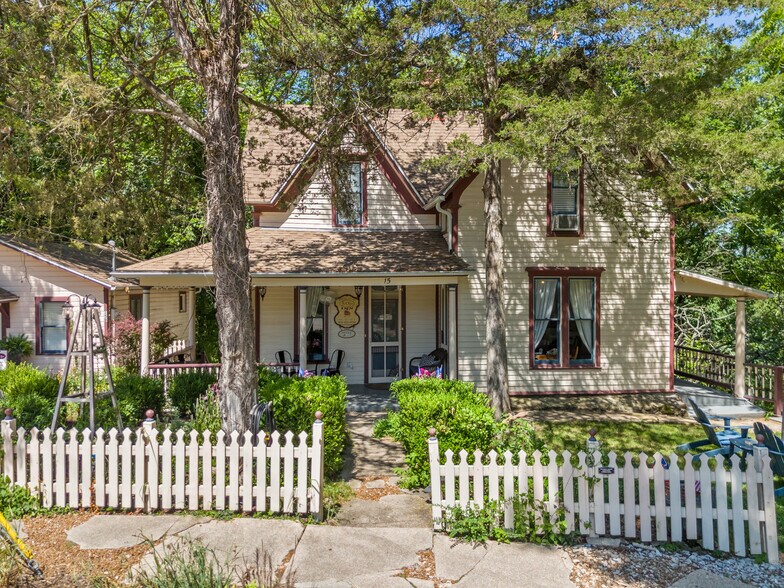 More Photos Of 5 Ojo St, Eureka Springs Hospitality For Sale