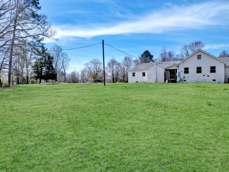 More Photos Of 12117 Highway 221, Woodruff Office For Sale