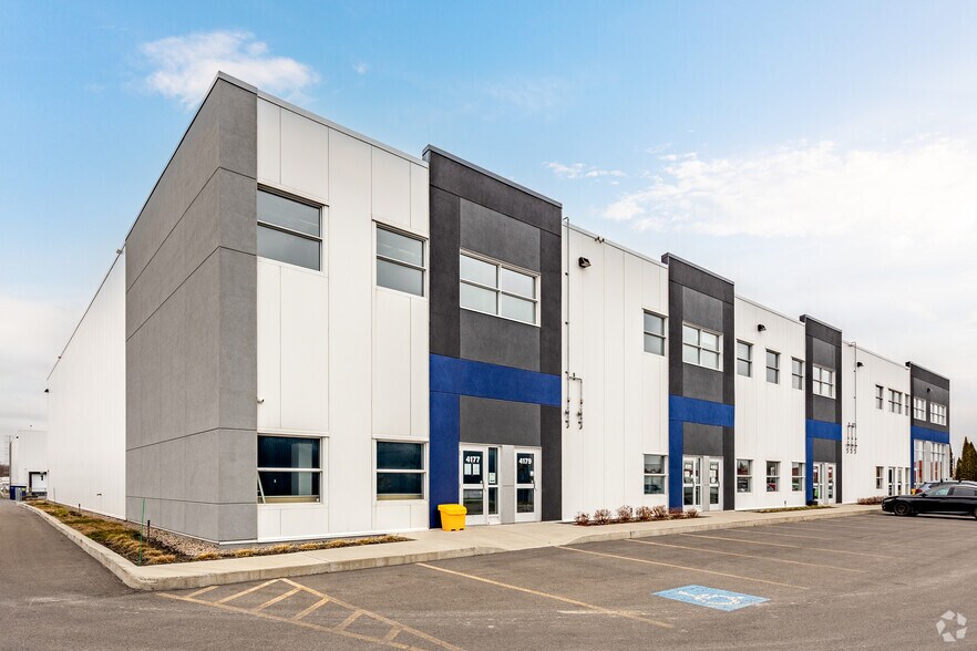 Primary Photo Of 4177-4233 Rue Marcel Lacasse, Boisbriand Industrial For Lease