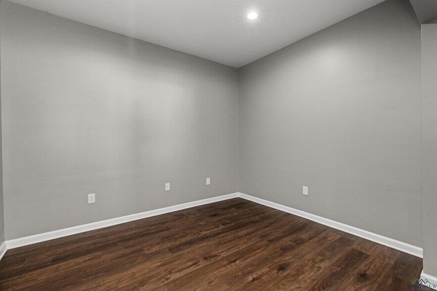 More Photos Of 1709 Bomar St, Marshall Office For Sale