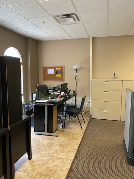 More Photos Of 2295 S Hiawassee Rd, Orlando Office For Lease