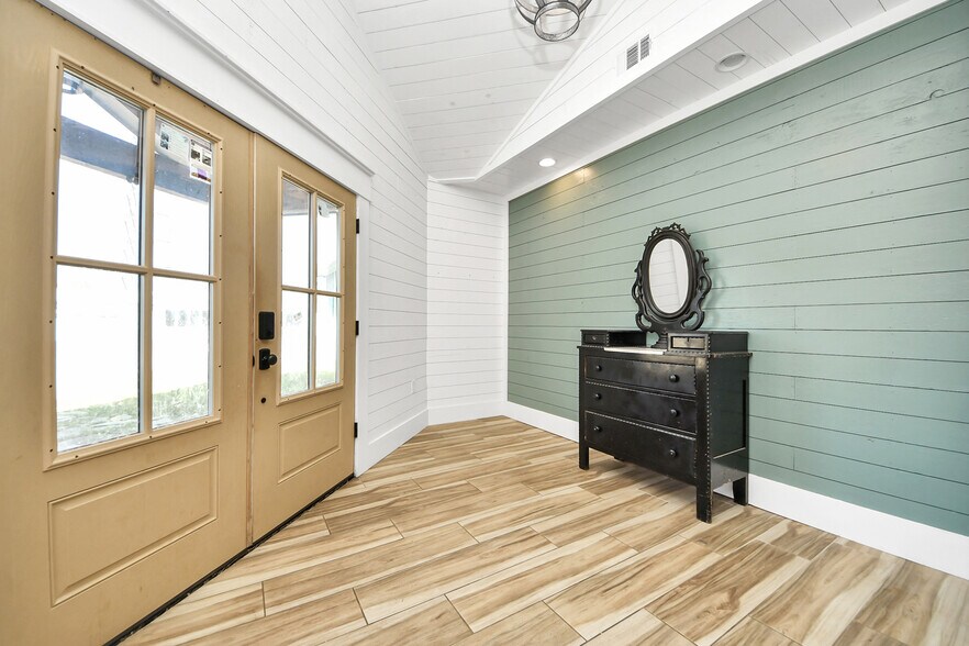 More Photos Of 17188 Highway 321, Dayton Specialty For Sale