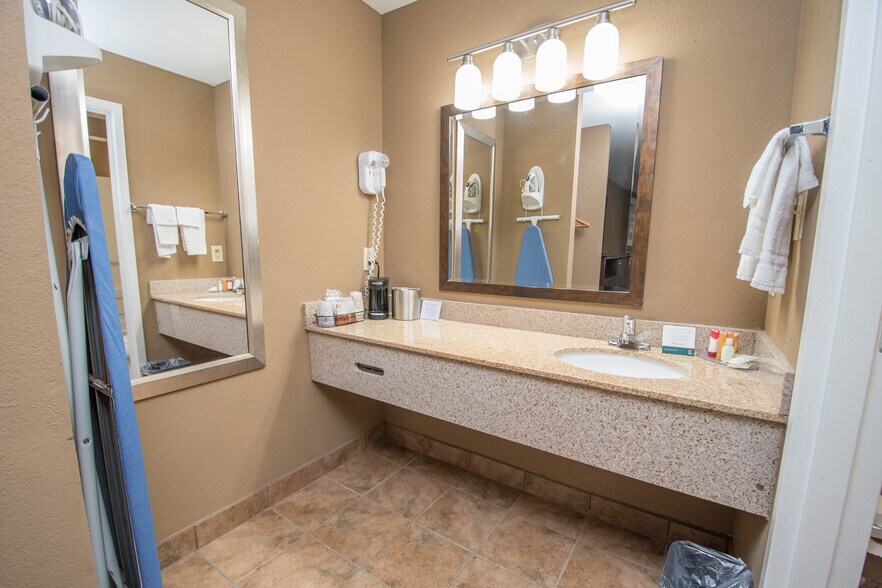 More Photos Of 750 Cobb Place Blvd NW, Kennesaw Hotel For Sale
