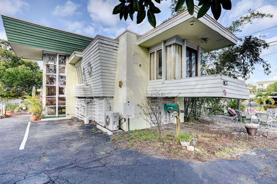 More Photos Of 1064 Broadway, Dunedin Hotel For Sale