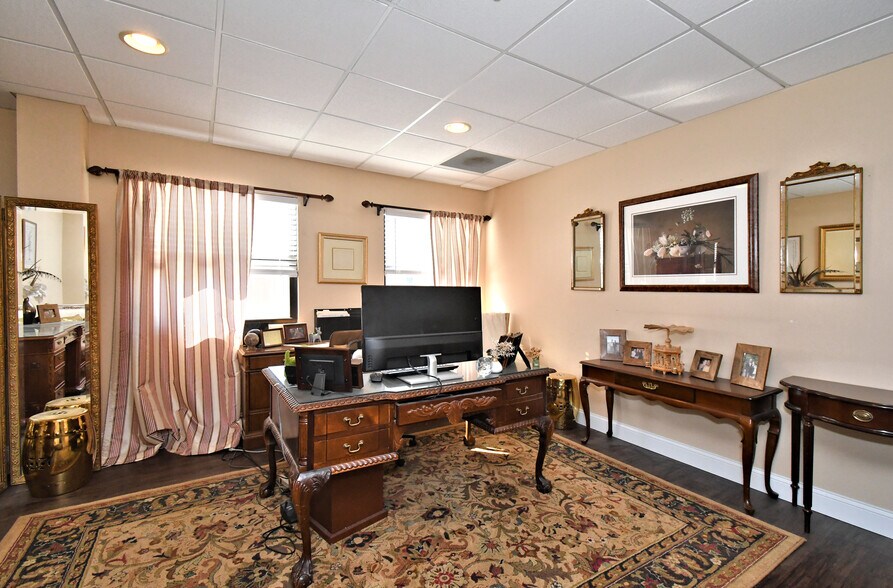 More Photos Of 900 Schell Ln, Phoenixville Office For Sale