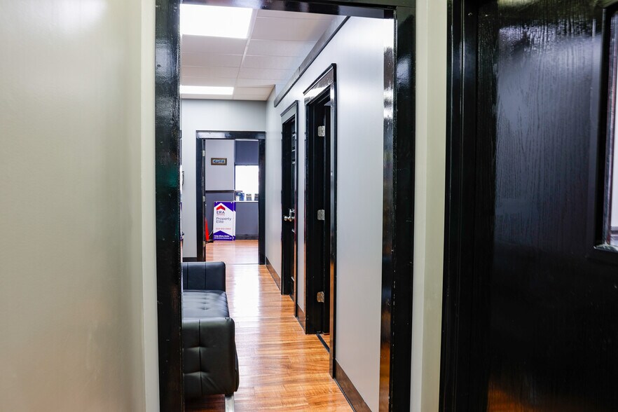 More Photos Of 210 Hale St, Charleston Office For Sale